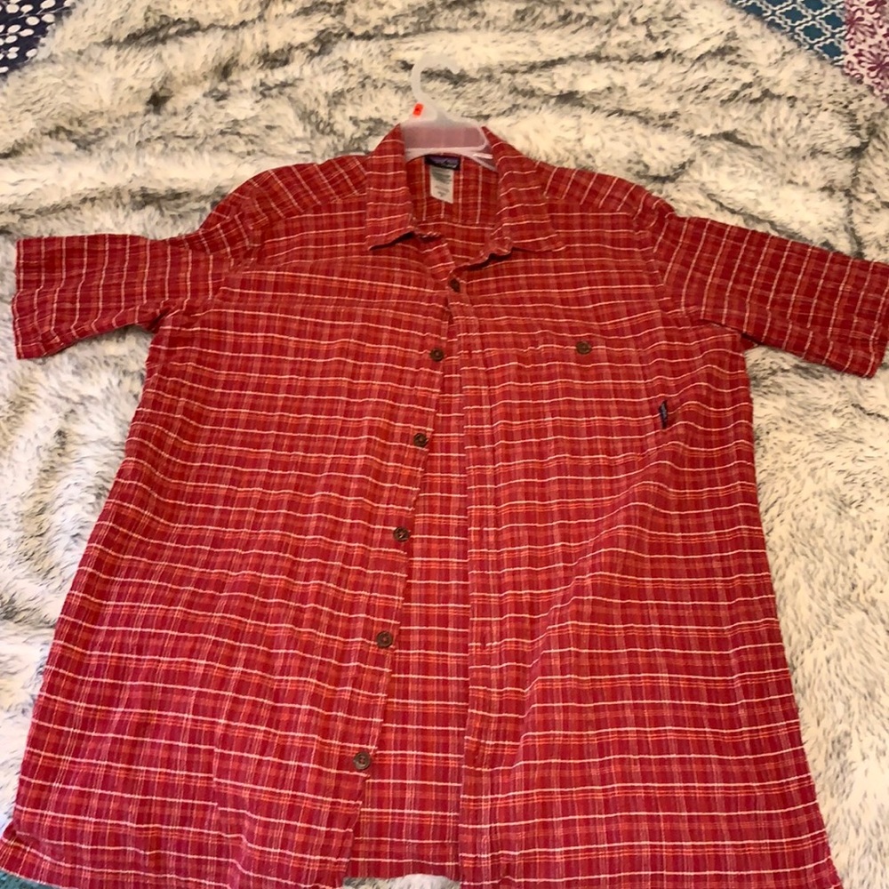 Men’s Patagonia short sleeve shirt.
